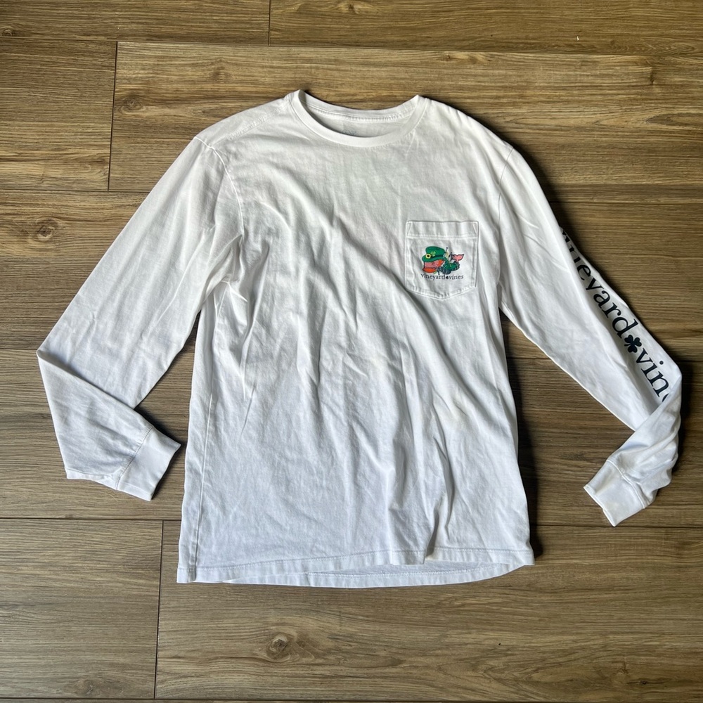 100% Cotton Vineyard Vines St. Patty’s Day Shirt Size Small